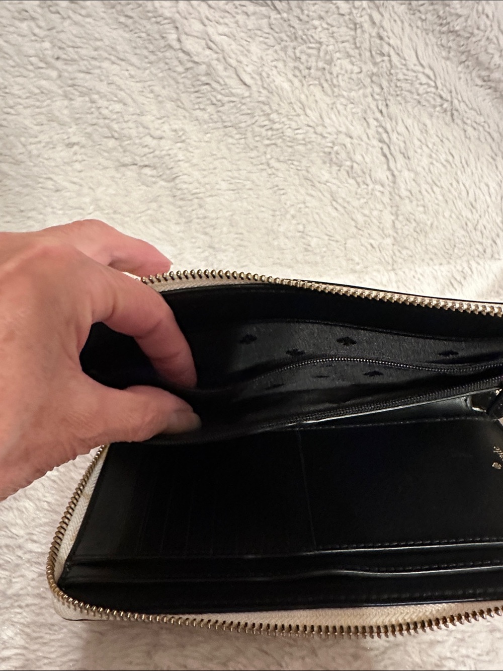 kate spade large beige saffiano zip-around wallet with silver logo - Picture 4 of 9